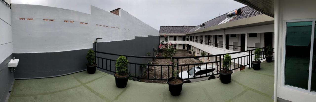 Aurora Hotel Siliwangi 井里汶 外观 照片